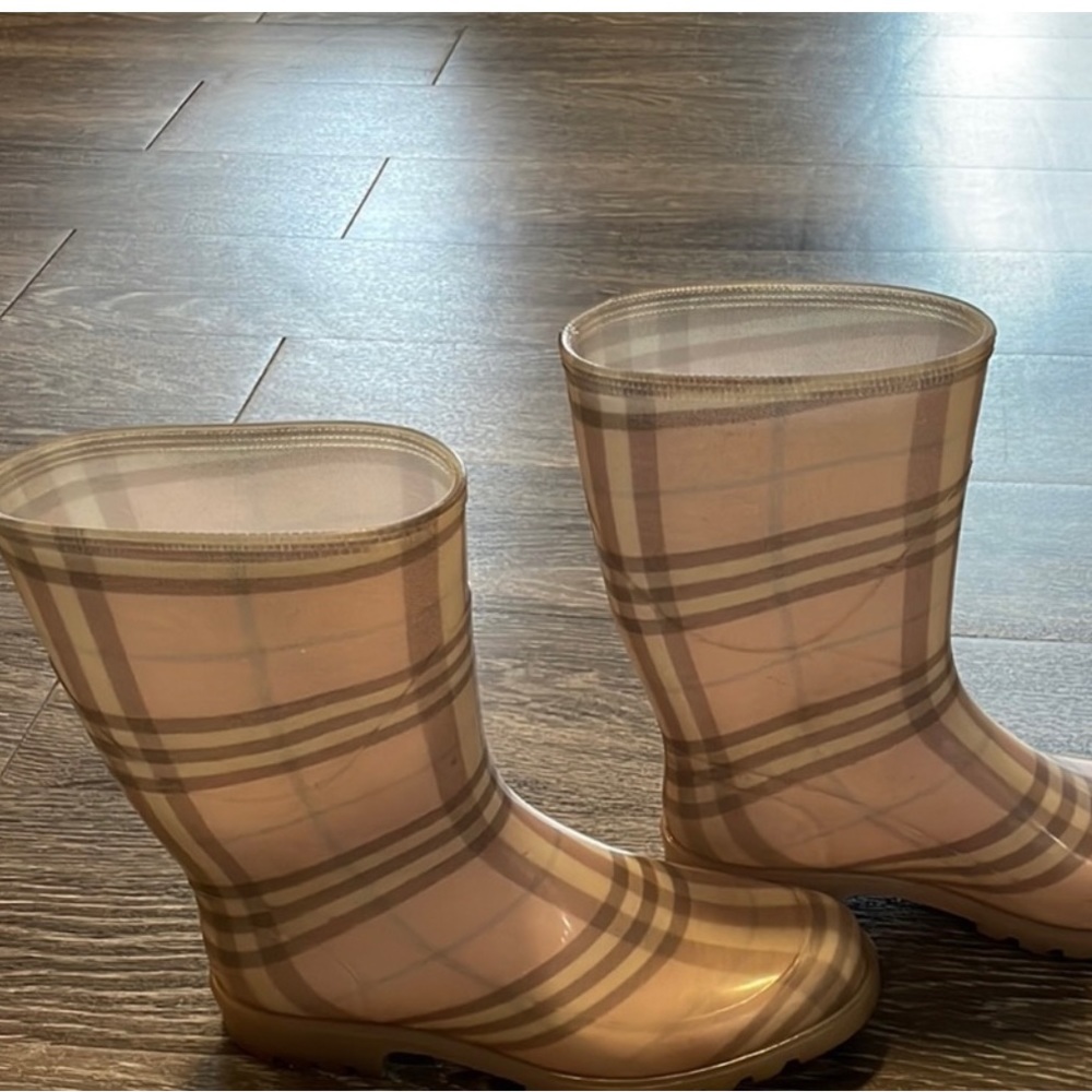 Pink Burberry Rain Boots - Picture 7 of 10
